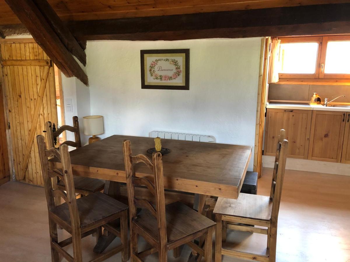 Charmant Appartement Dans Le Village/Coqueto Apartamento En El Pueblecito La Cabanasse Luaran gambar