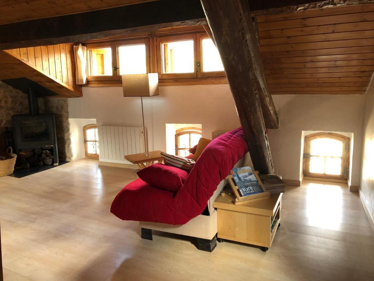 Charmant Appartement Dans Le Village/Coqueto Apartamento En El Pueblecito La Cabanasse Luaran gambar