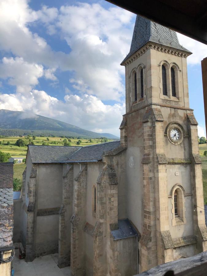 Charmant Appartement Dans Le Village/Coqueto Apartamento En El Pueblecito La Cabanasse Luaran gambar