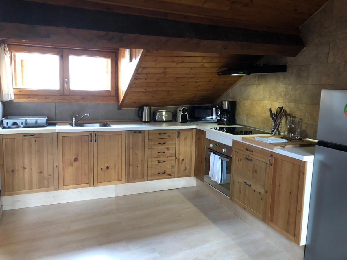 Charmant Appartement Dans Le Village/Coqueto Apartamento En El Pueblecito La Cabanasse Luaran gambar