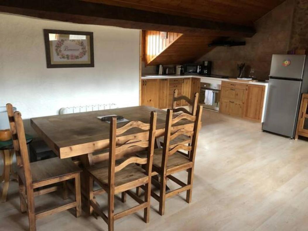 Charmant Appartement Dans Le Village/Coqueto Apartamento En El Pueblecito La Cabanasse Luaran gambar