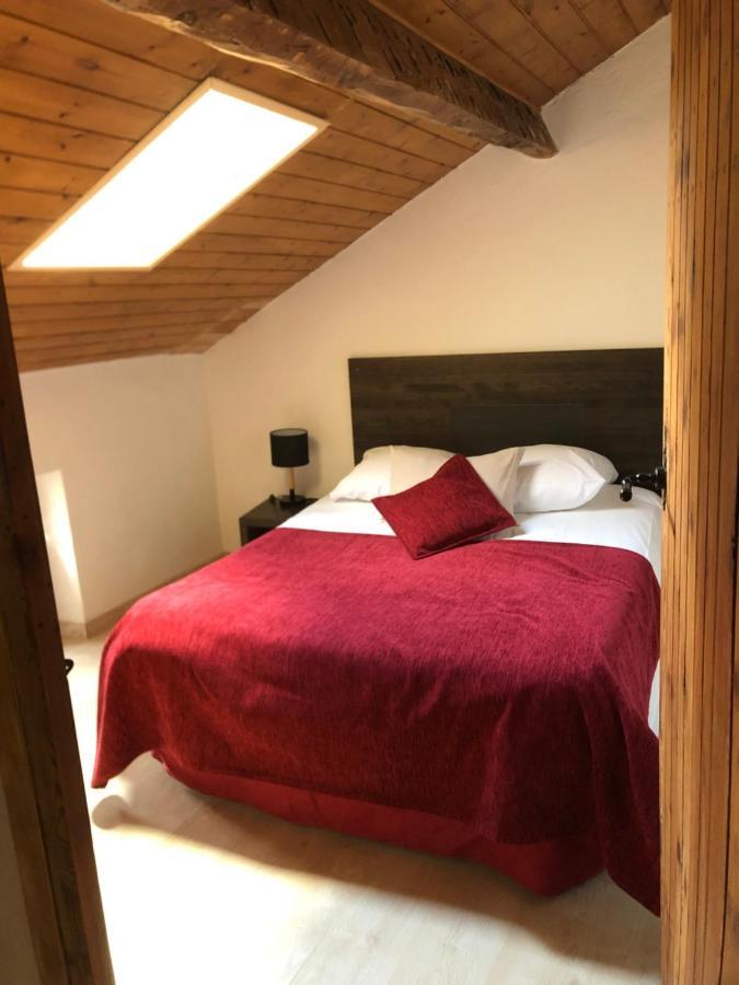 Charmant Appartement Dans Le Village/Coqueto Apartamento En El Pueblecito La Cabanasse Luaran gambar