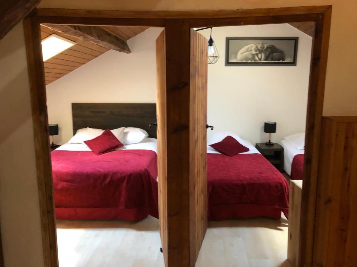 Charmant Appartement Dans Le Village/Coqueto Apartamento En El Pueblecito La Cabanasse Luaran gambar