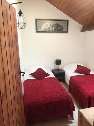 Charmant Appartement Dans Le Village/Coqueto Apartamento En El Pueblecito La Cabanasse Luaran gambar